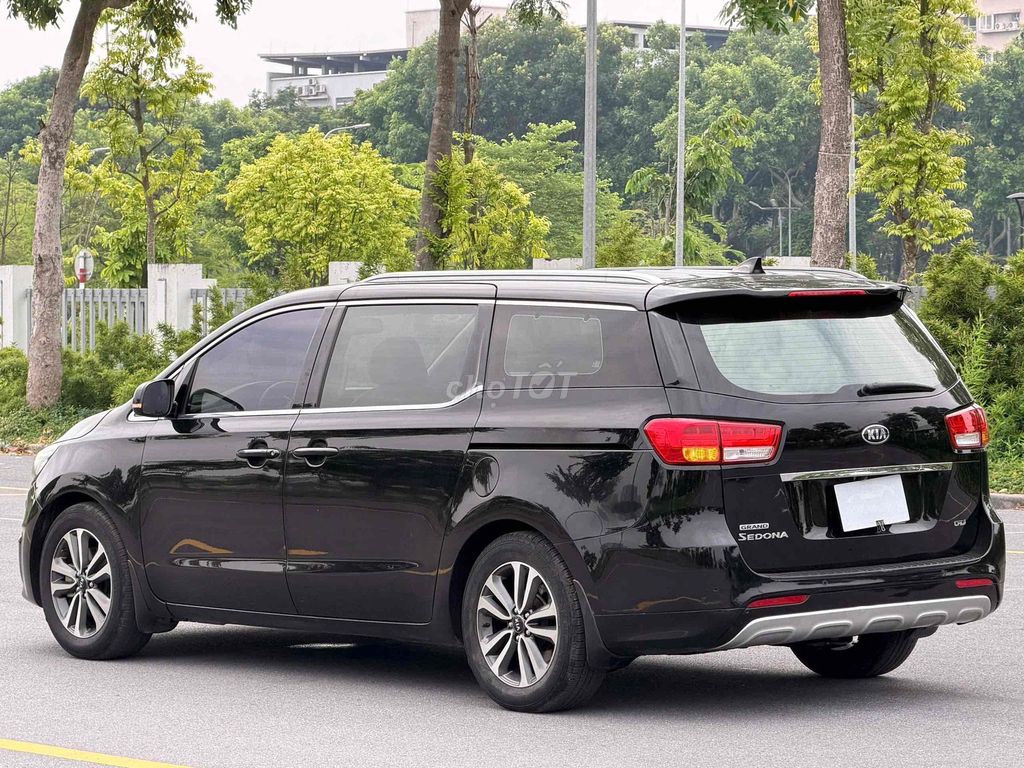 Kia Sedona - ảnh 4