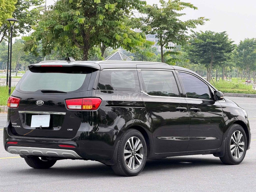 Kia Sedona - ảnh 5
