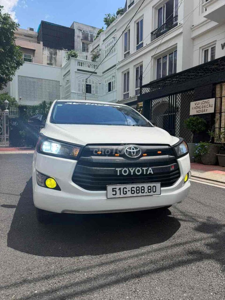 Toyota Innova 2.0E - ảnh 1