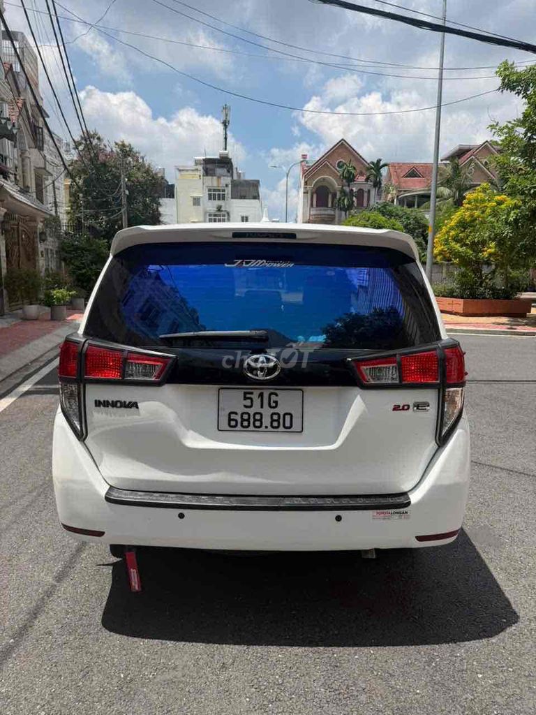 Toyota Innova 2.0E - ảnh 2