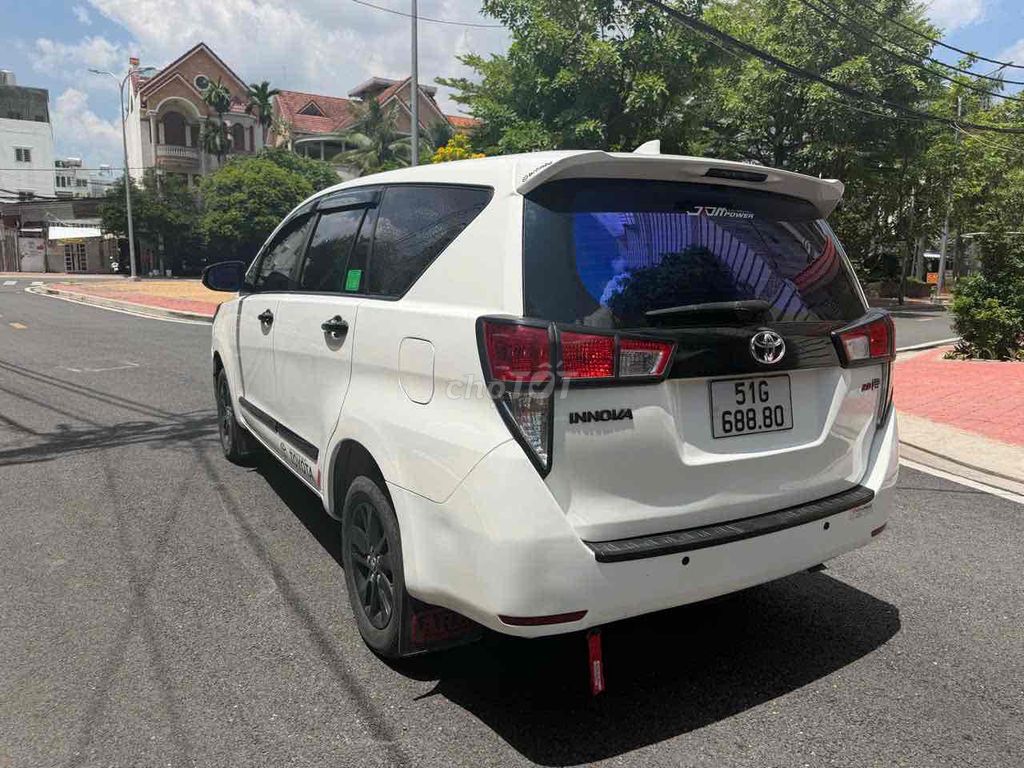 Toyota Innova 2.0E - ảnh 3