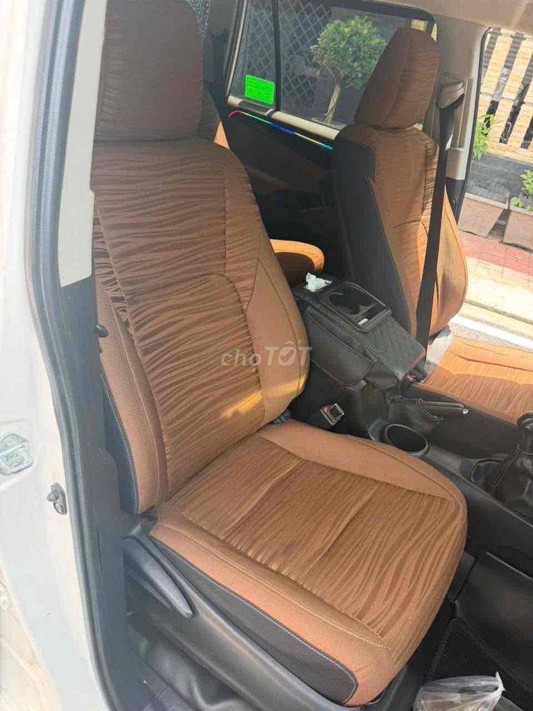 Toyota Innova 2.0E - ảnh 5