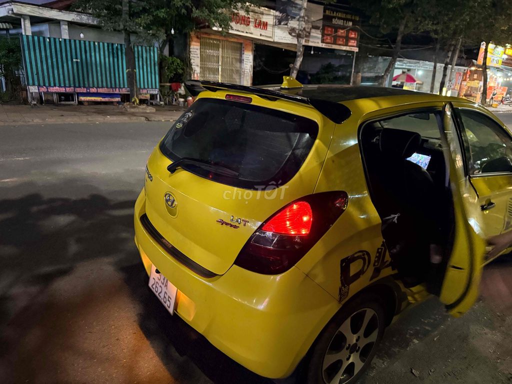 Hyundai i20 2011 - ảnh 4