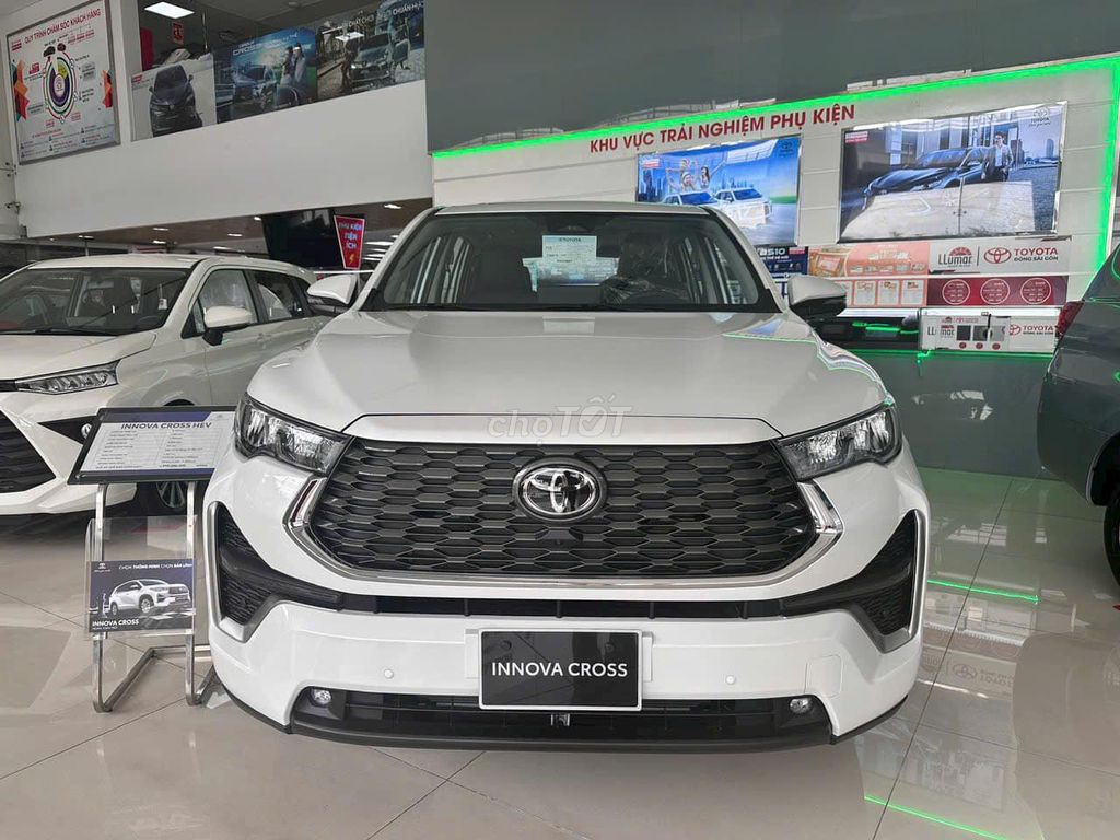 Toyota Innova Cross 2025 - ảnh 1