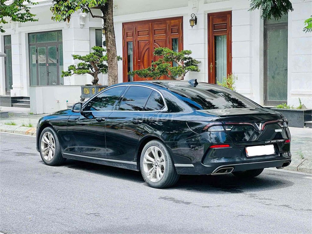 VinFast Lux A2.0 2022 - ảnh 3