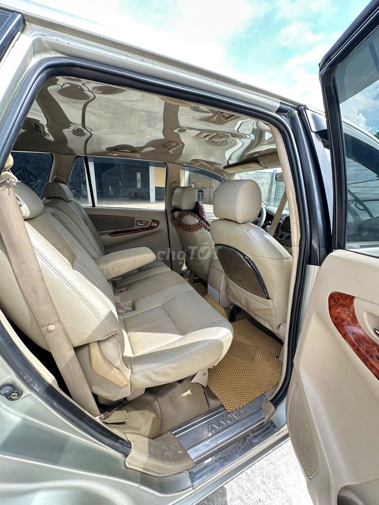 Toyota Innova - ảnh 3