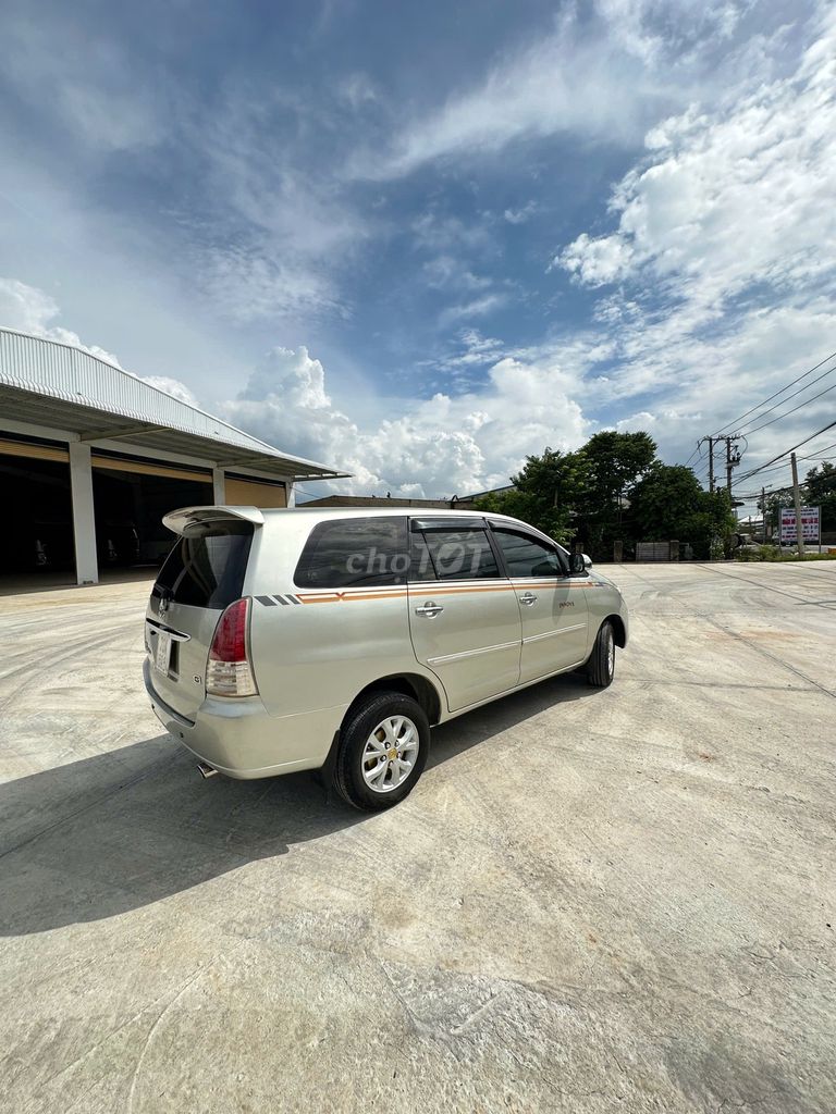 Toyota Innova - ảnh 5