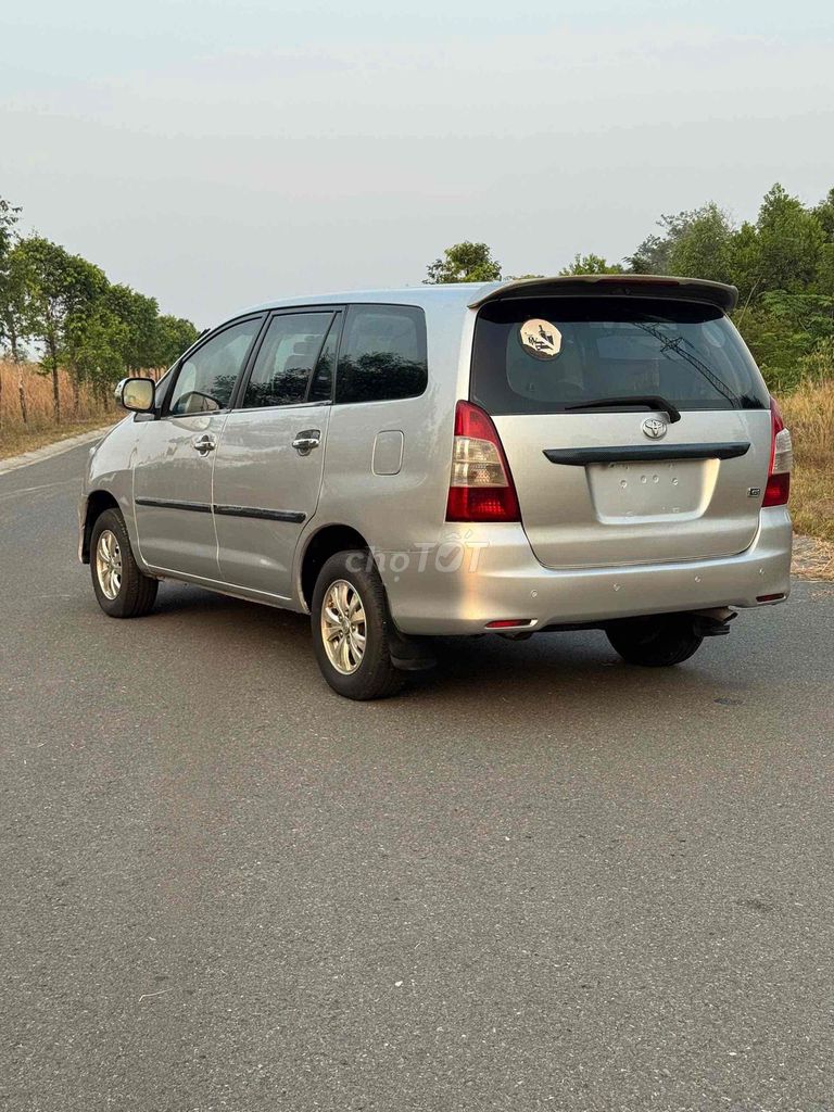 Toyota Innova 2010 - ảnh 3
