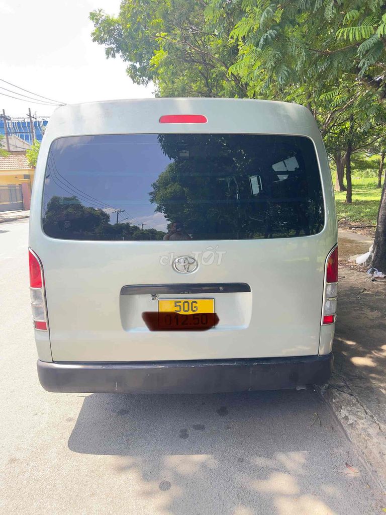Toyota Hiace 2011 - ảnh 3