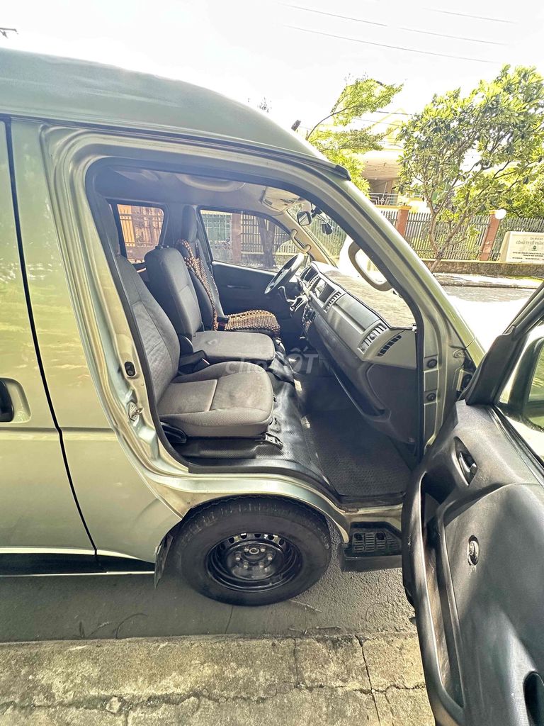 Toyota Hiace 2011 - ảnh 5