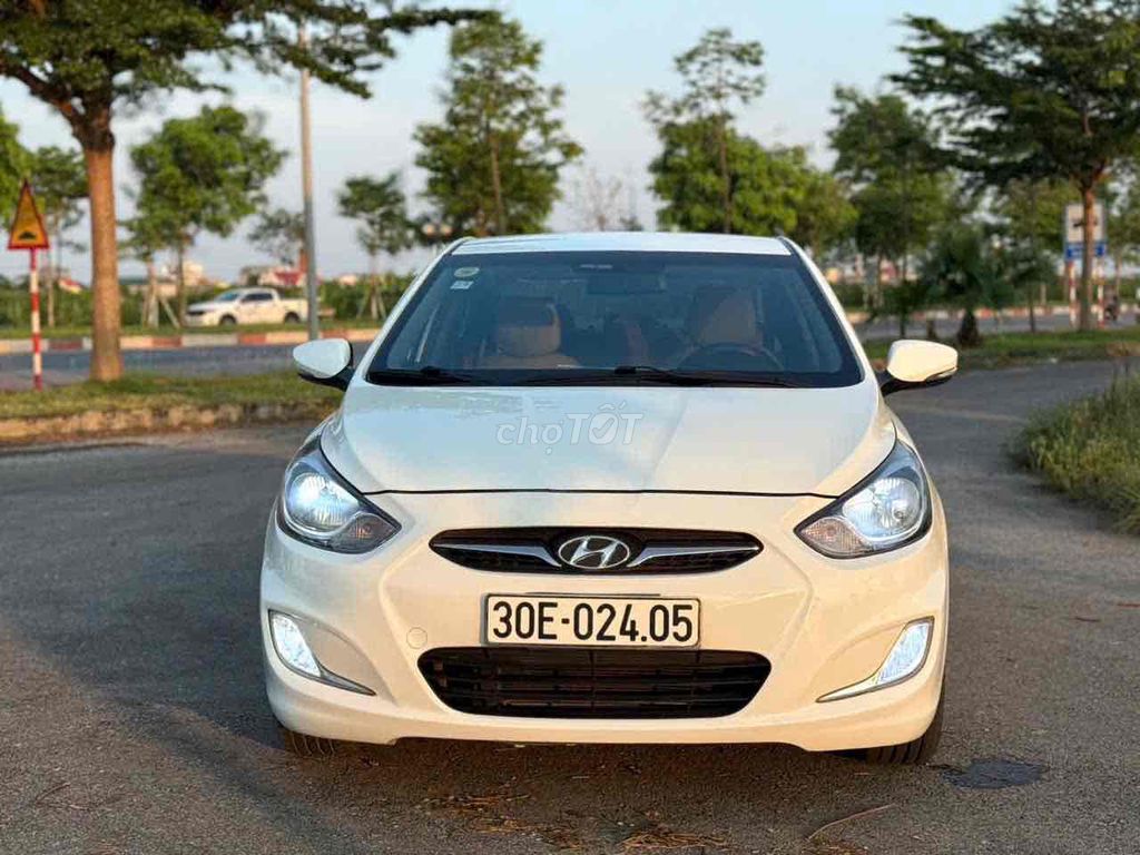 Hyundai Accent 2012 - ảnh 1