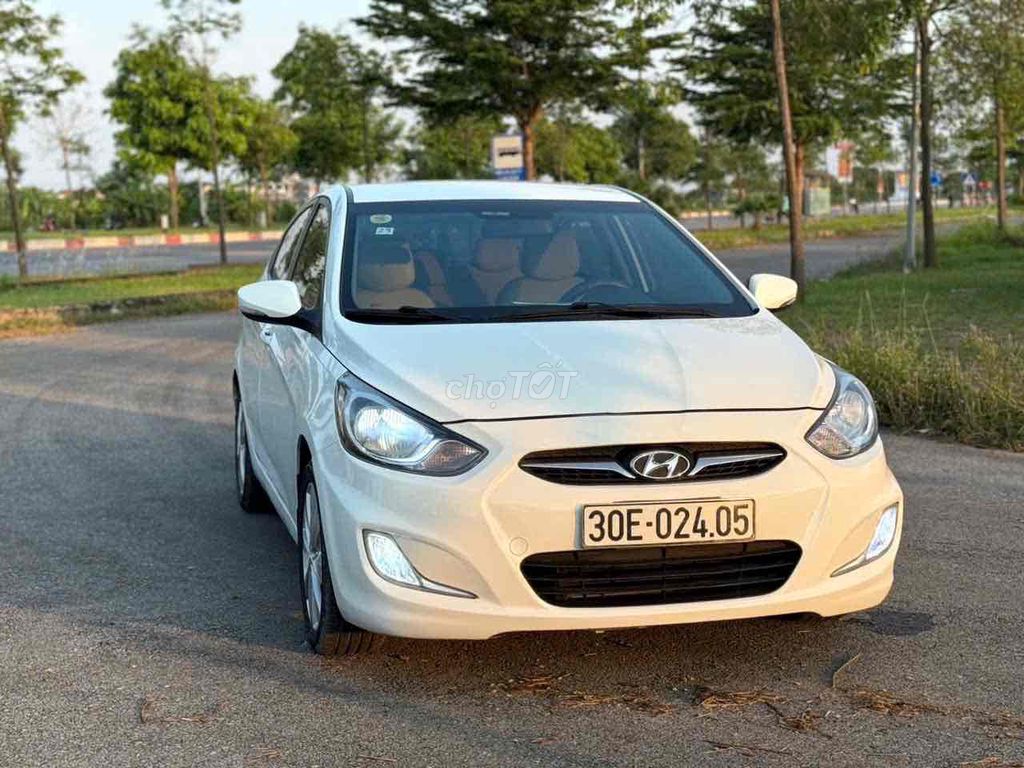 Hyundai Accent 2012 - ảnh 2