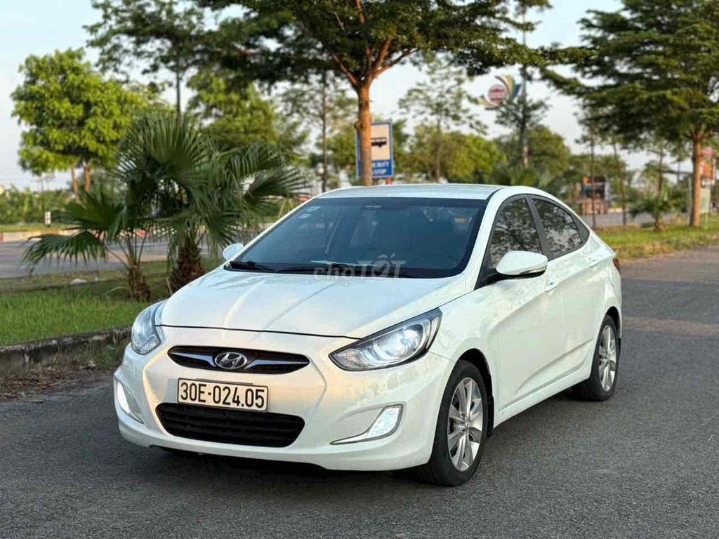 Hyundai Accent 2012 - ảnh 3