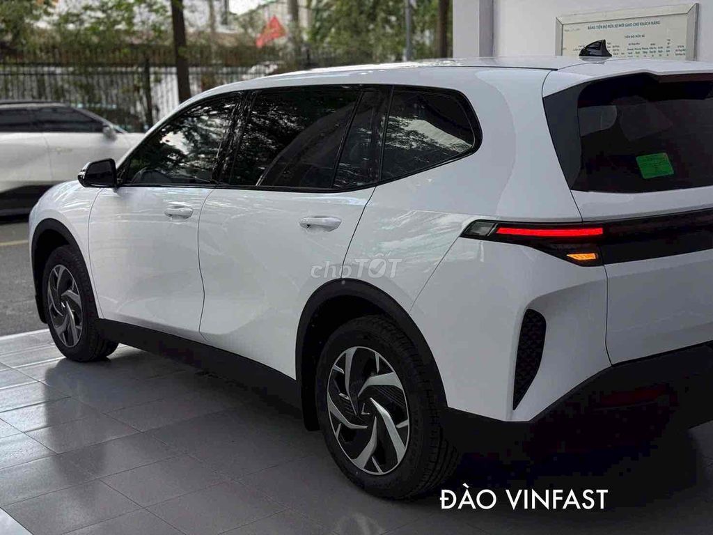 VinFast Limo Green - ảnh 3