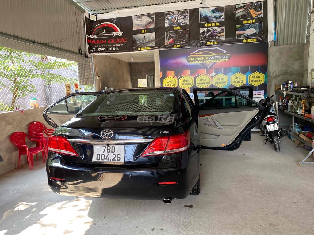 Toyota Camry - ảnh 2