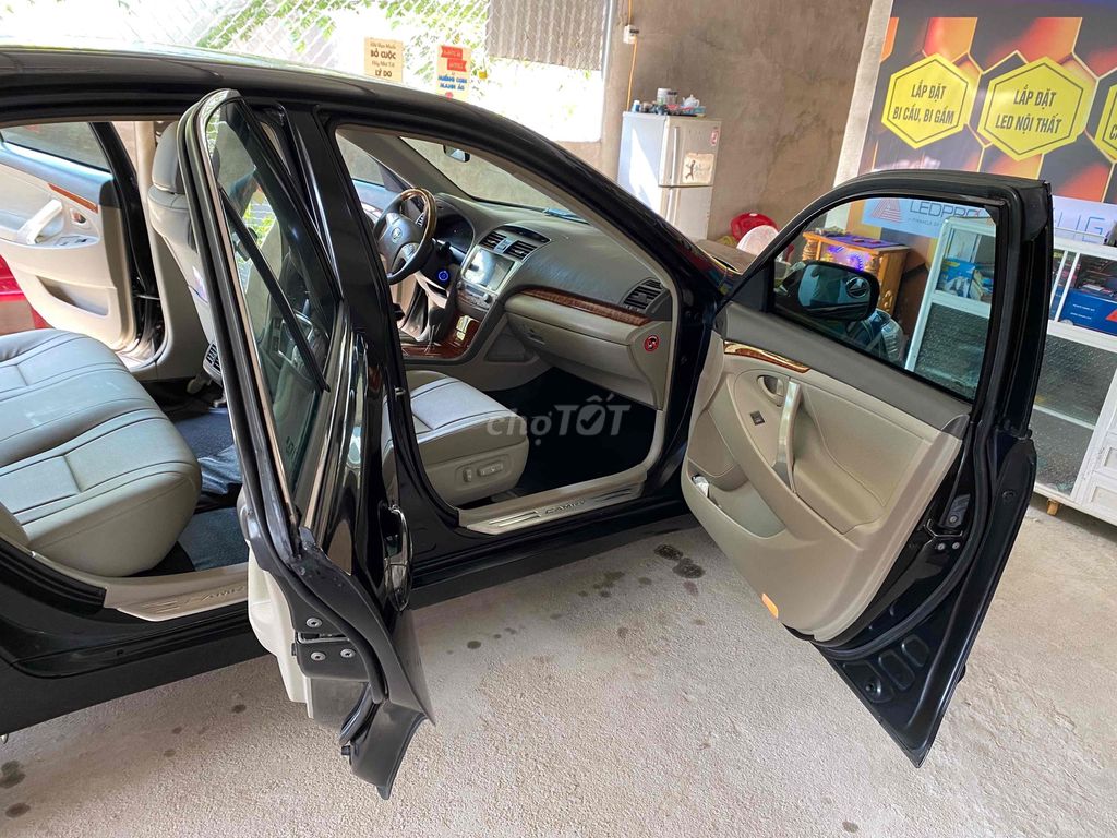 Toyota Camry - ảnh 4