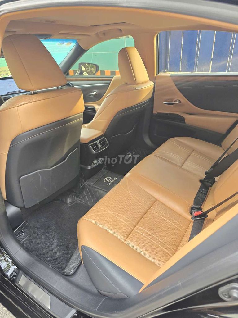 Lexus ES 250 2022 - ảnh 2