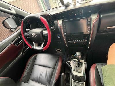 Toyota Fortuner - ảnh 1