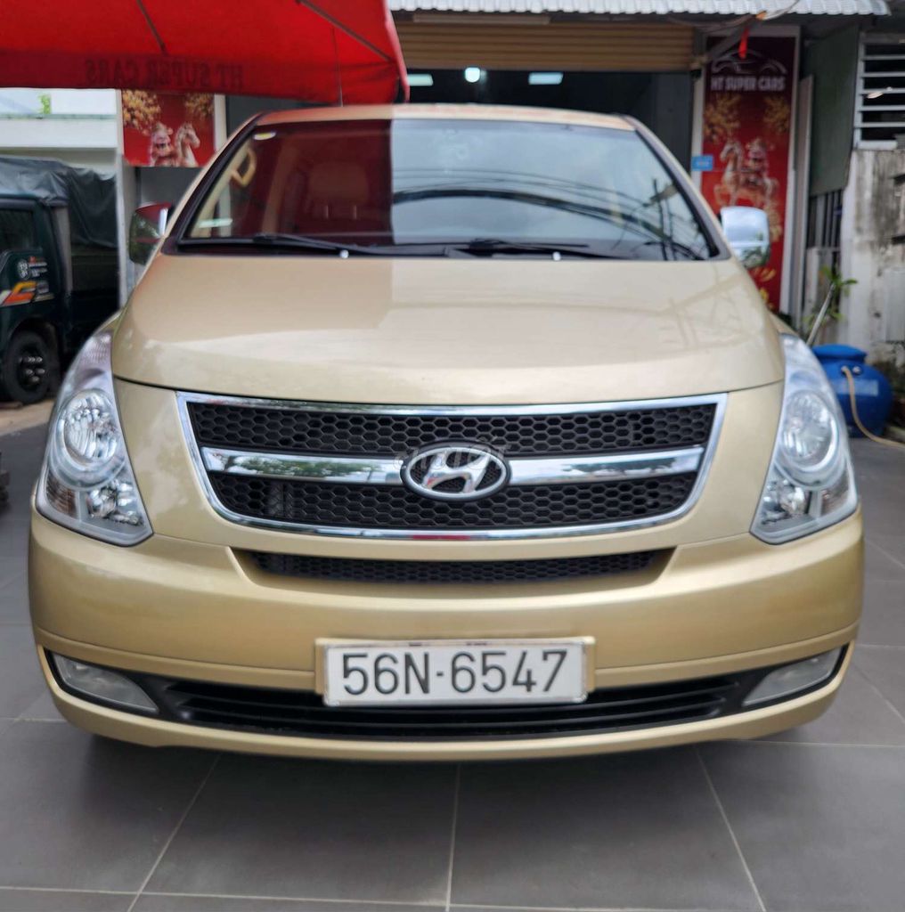 Hyundai Starex - ảnh 1