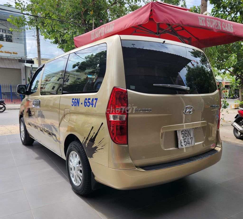 Hyundai Starex - ảnh 4
