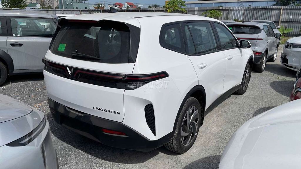 VinFast Limo Green - ảnh 2