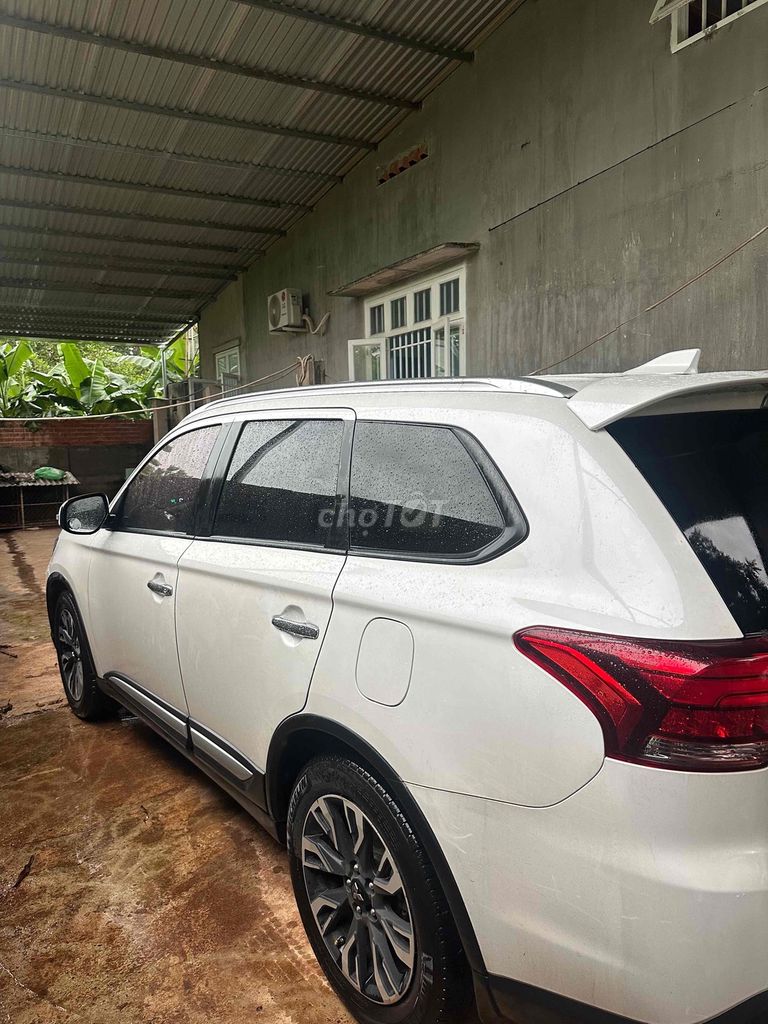 Mitsubishi Outlander 2.0 CVT 2021 - ảnh 1