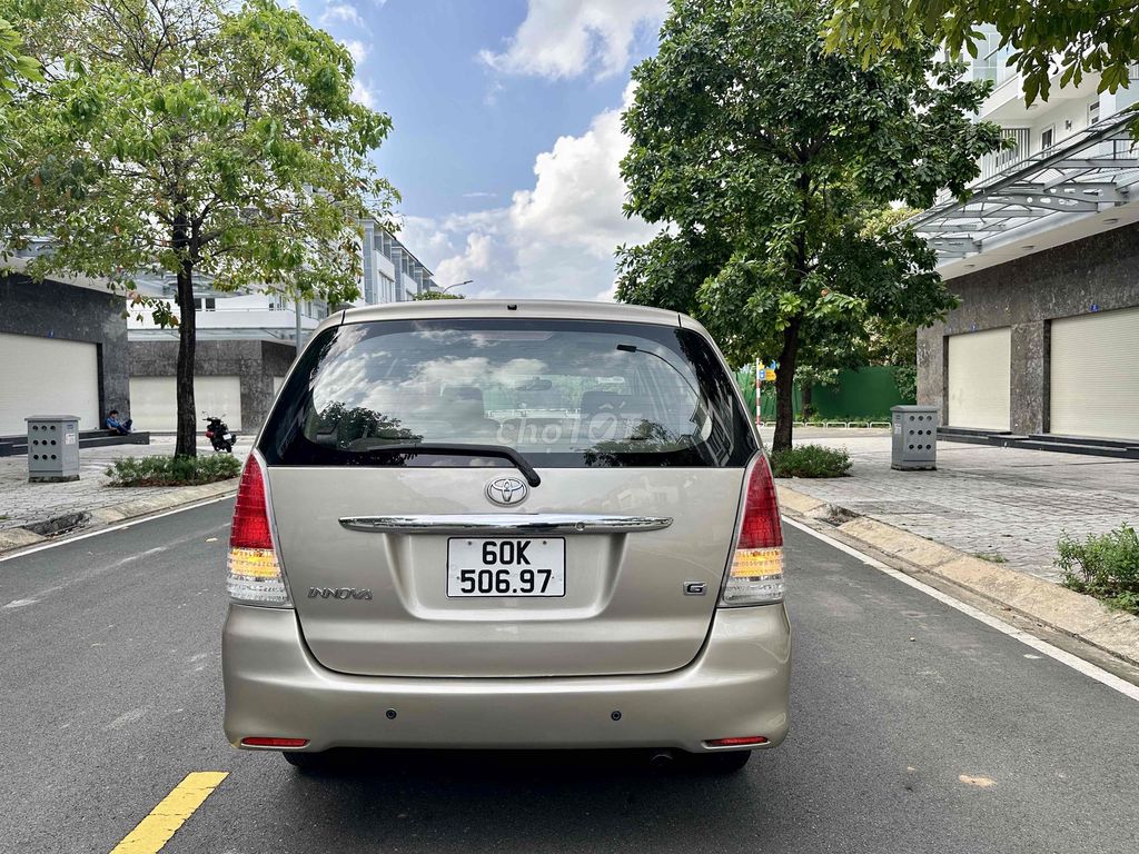 Toyota Innova 2011 - ảnh 3