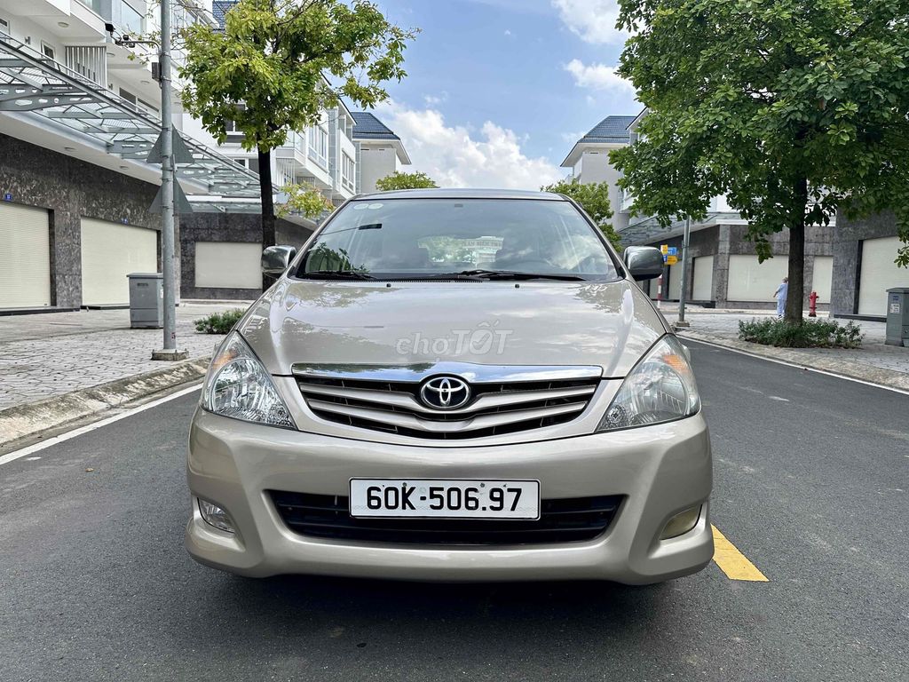 Toyota Innova 2011 - ảnh 4