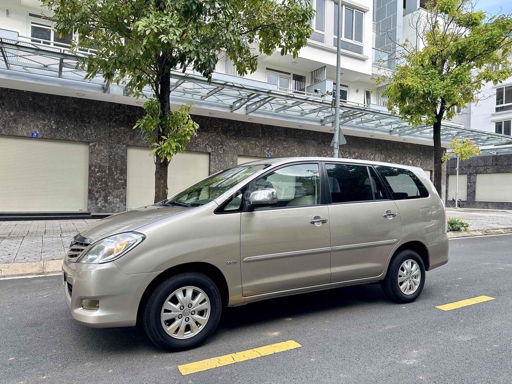 Toyota Innova 2011 - ảnh 5