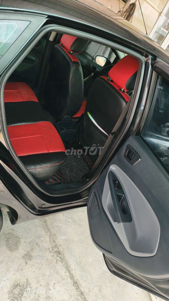 Ford Fiesta 2011 - ảnh 4