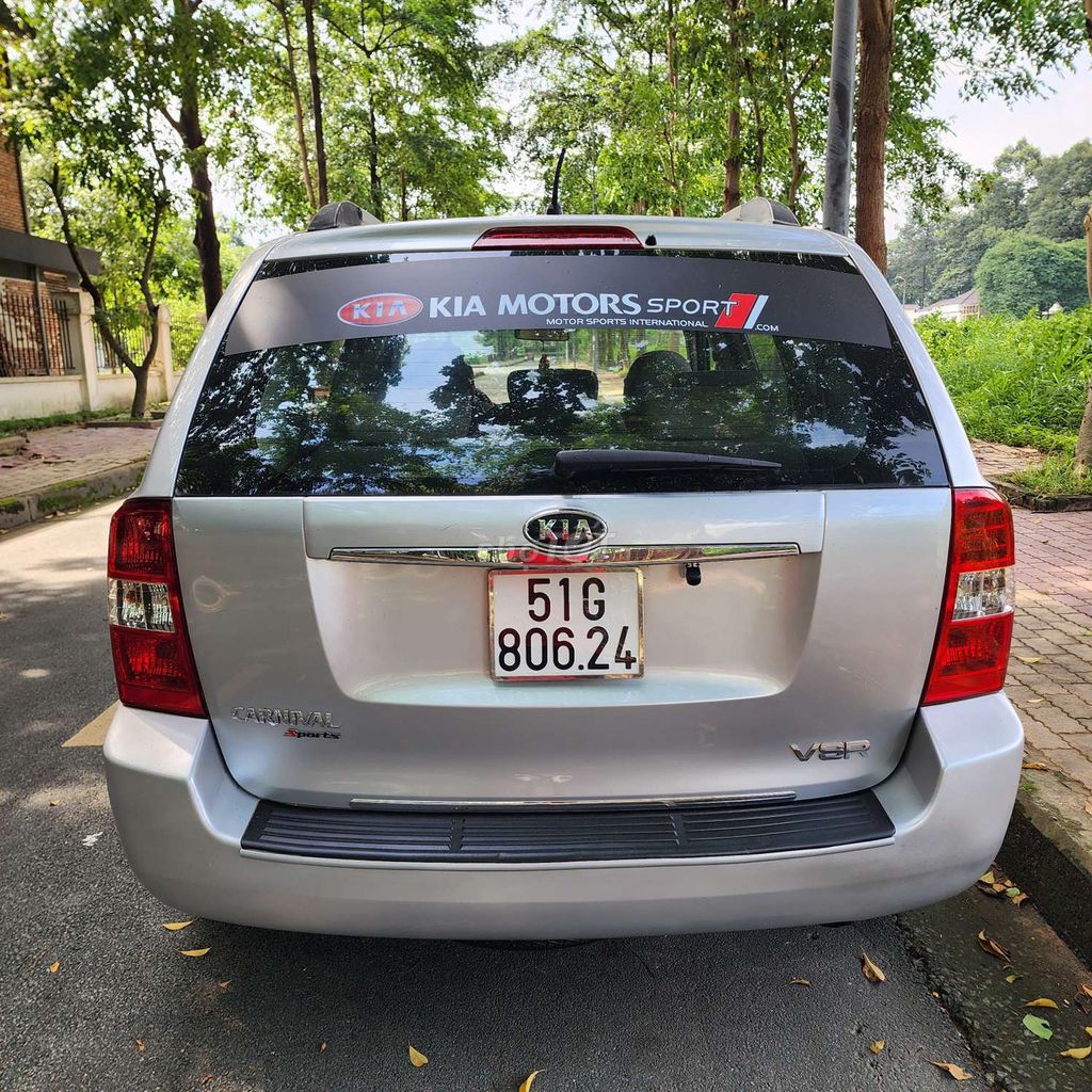 Kia Carnival 2010 - ảnh 2