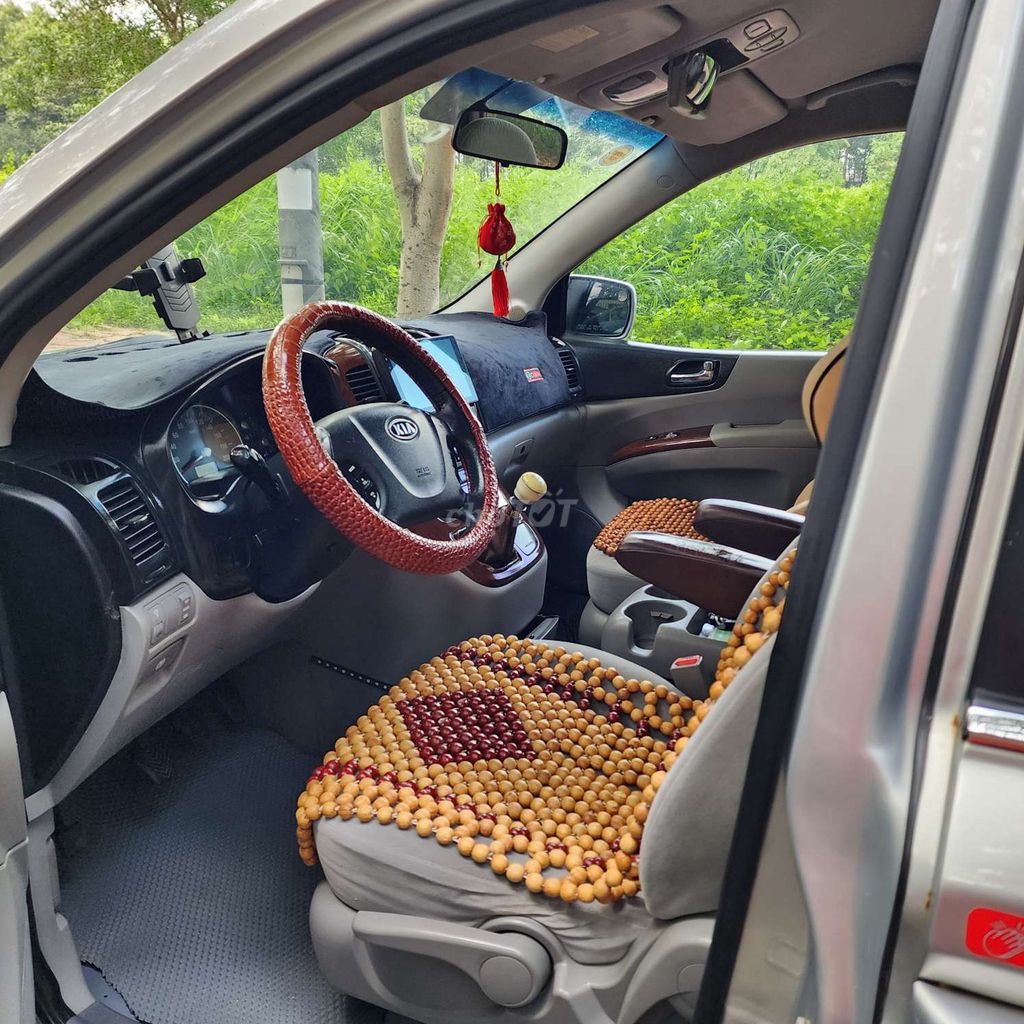 Kia Carnival 2010 - ảnh 5