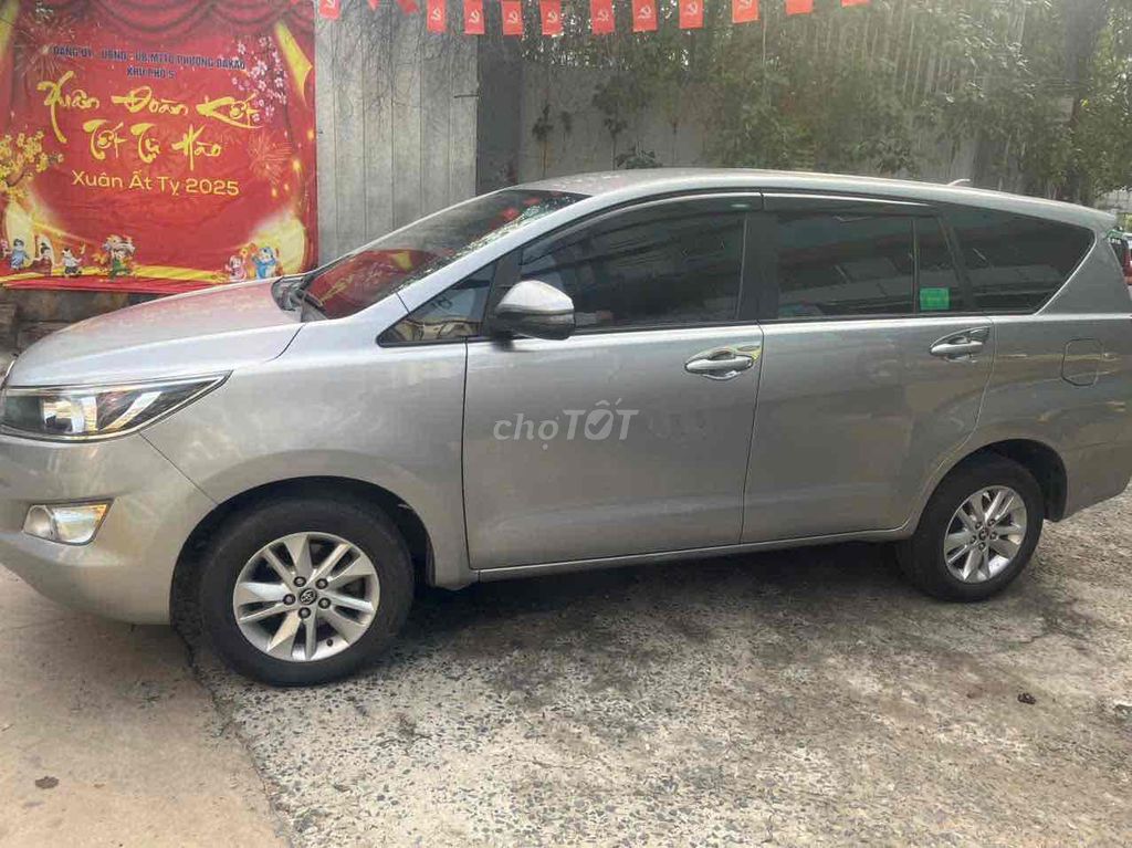 Toyota Innova - ảnh 1