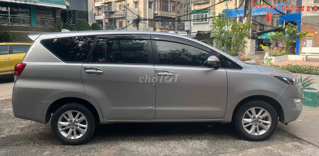 Toyota Innova - ảnh 3
