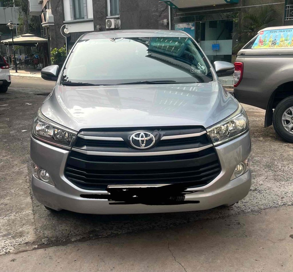 Toyota Innova - ảnh 4