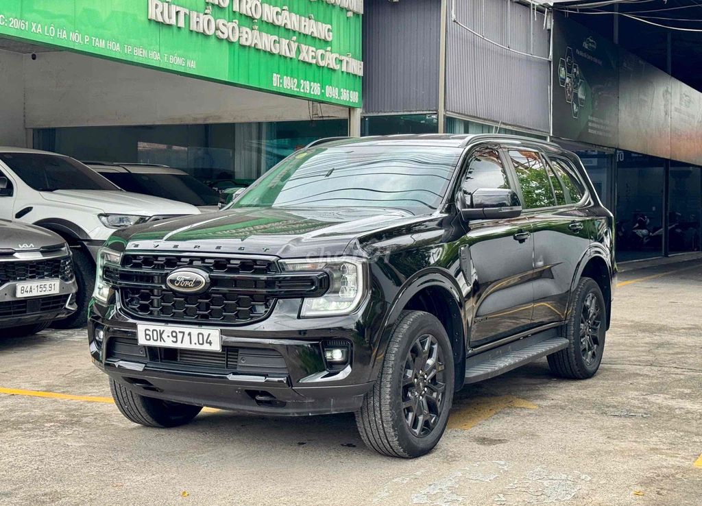 Ford Everest 2023 - ảnh 1