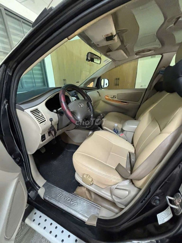 Toyota Innova - ảnh 3