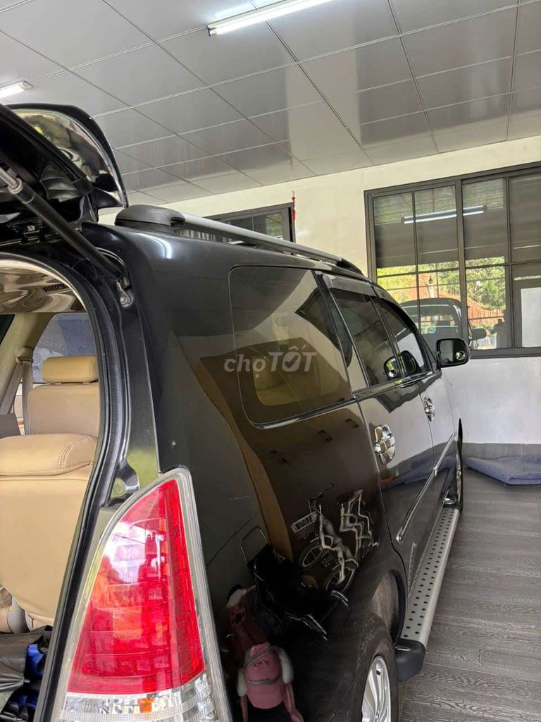 Toyota Innova - ảnh 4