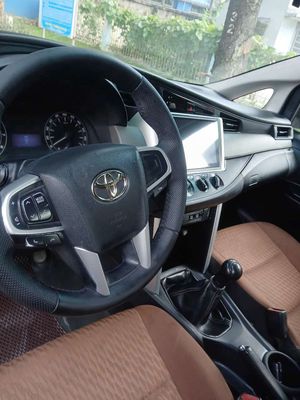 Toyota Innova - ảnh 1