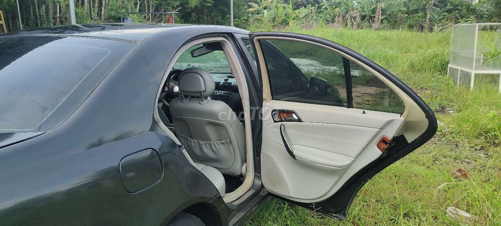 Mercedes-Benz 2001 - ảnh 1