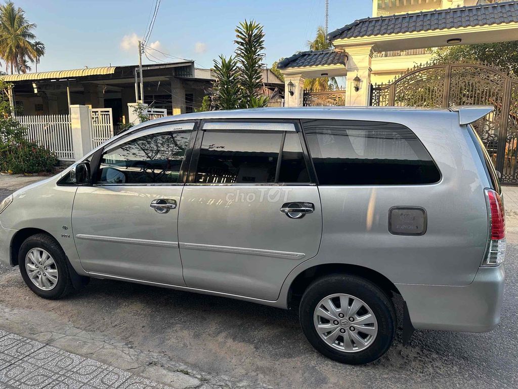 Toyota Innova 2011 - ảnh 1