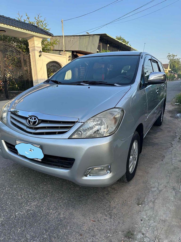 Toyota Innova 2011 - ảnh 3