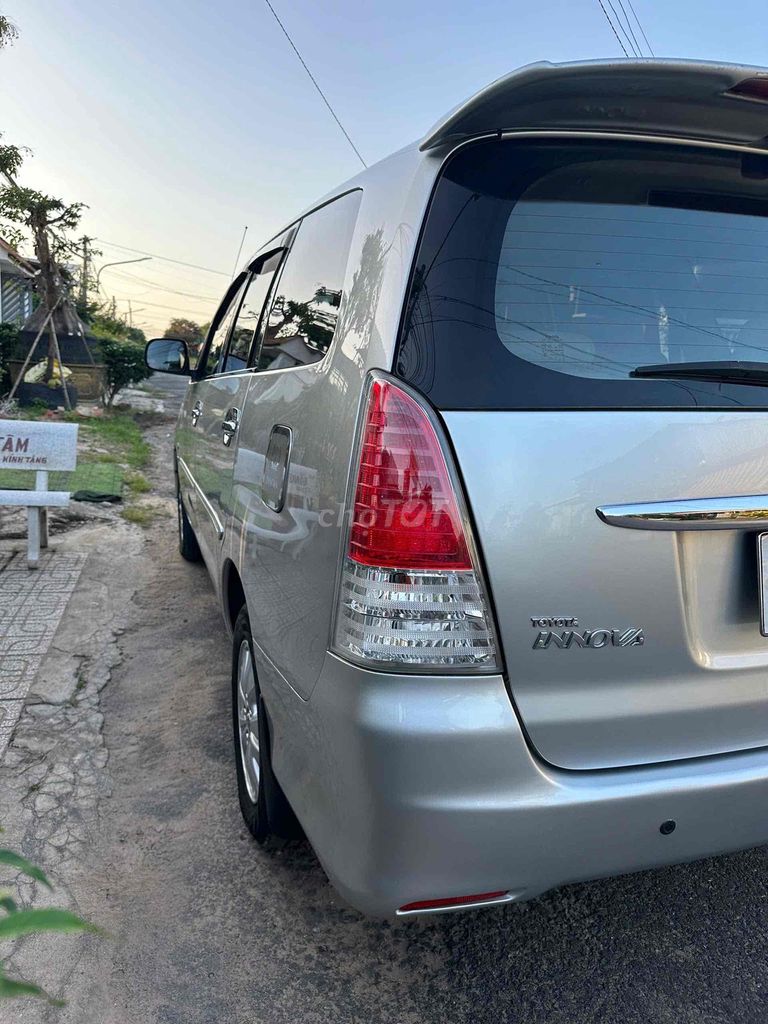 Toyota Innova 2011 - ảnh 4