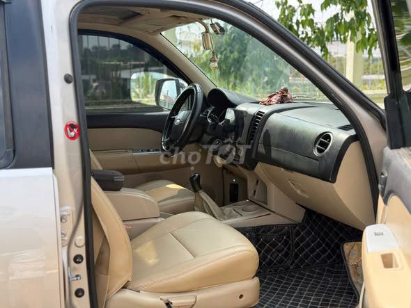 Ford Everest 2009 - ảnh 3