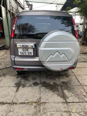 Ford Everest - ảnh 1