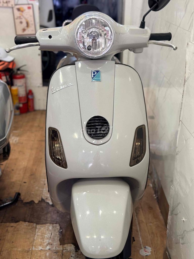 Piaggio Vespa 2012 - ảnh 1