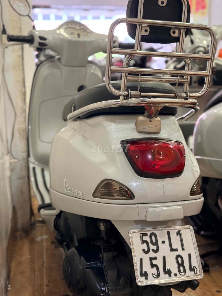 Piaggio Vespa 2012 - ảnh 4