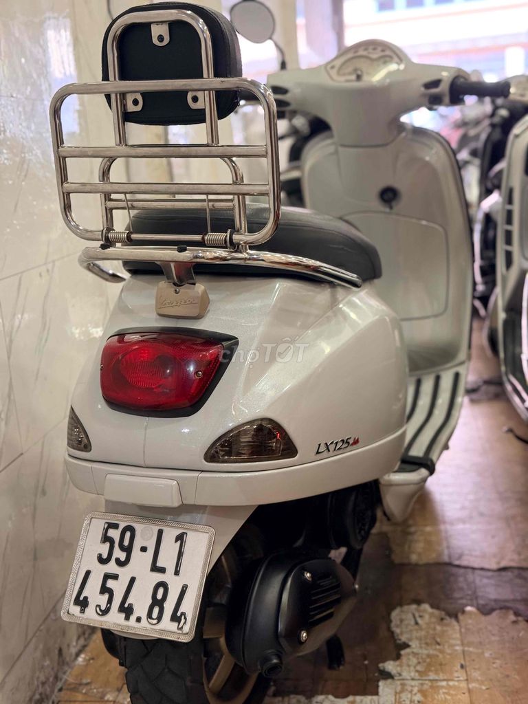 Piaggio Vespa 2012 - ảnh 5