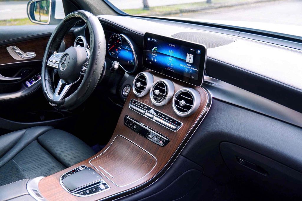 Mercedes-Benz GLC 2022 - ảnh 2
