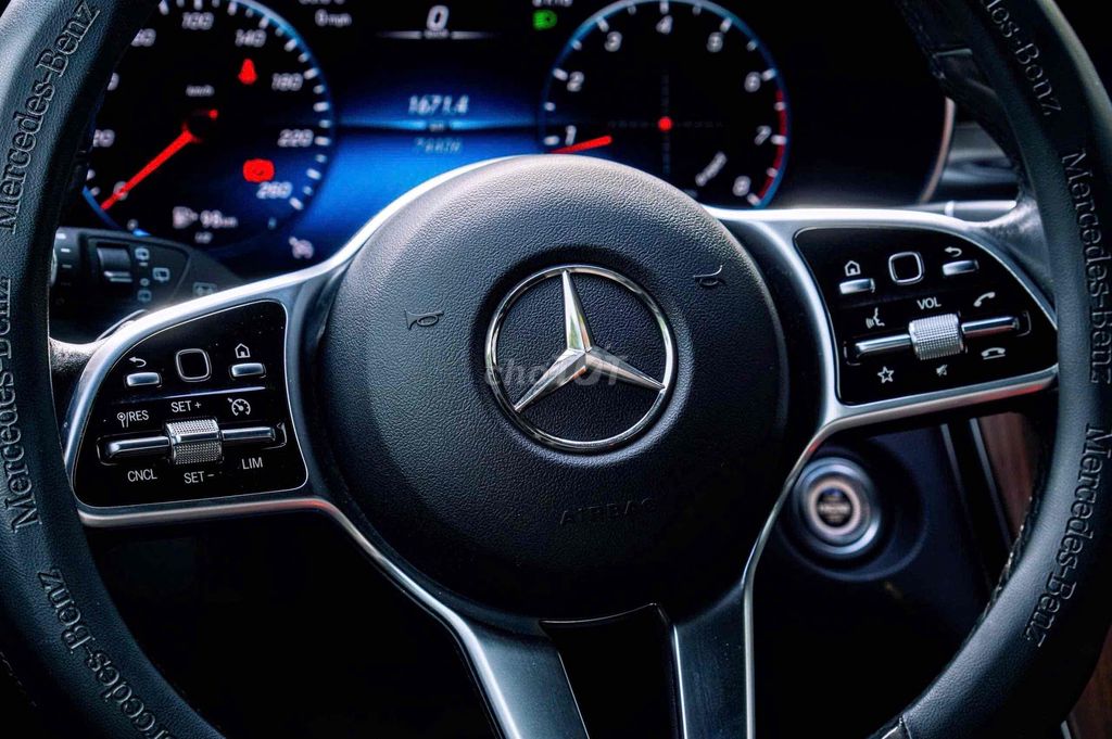 Mercedes-Benz GLC 2022 - ảnh 3